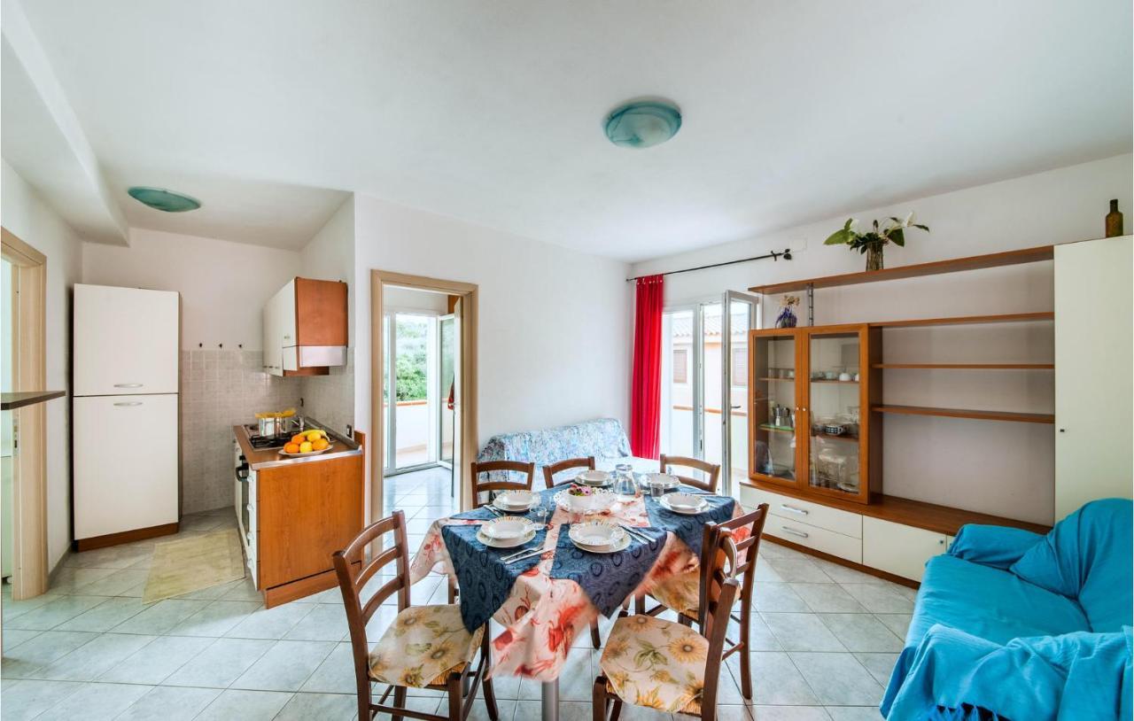 Cozy Apartment In La Maddalena With Kitchen Екстериор снимка