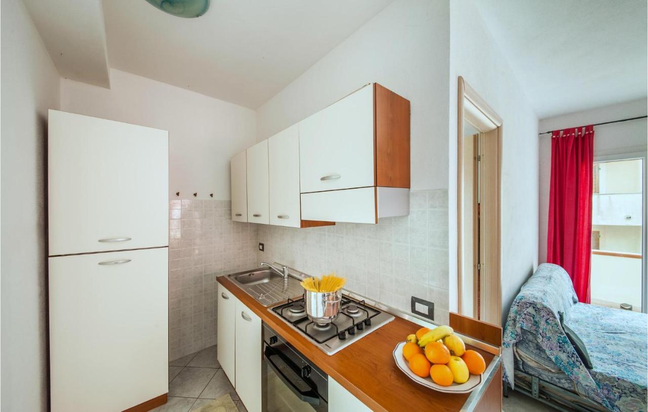 Cozy Apartment In La Maddalena With Kitchen Екстериор снимка